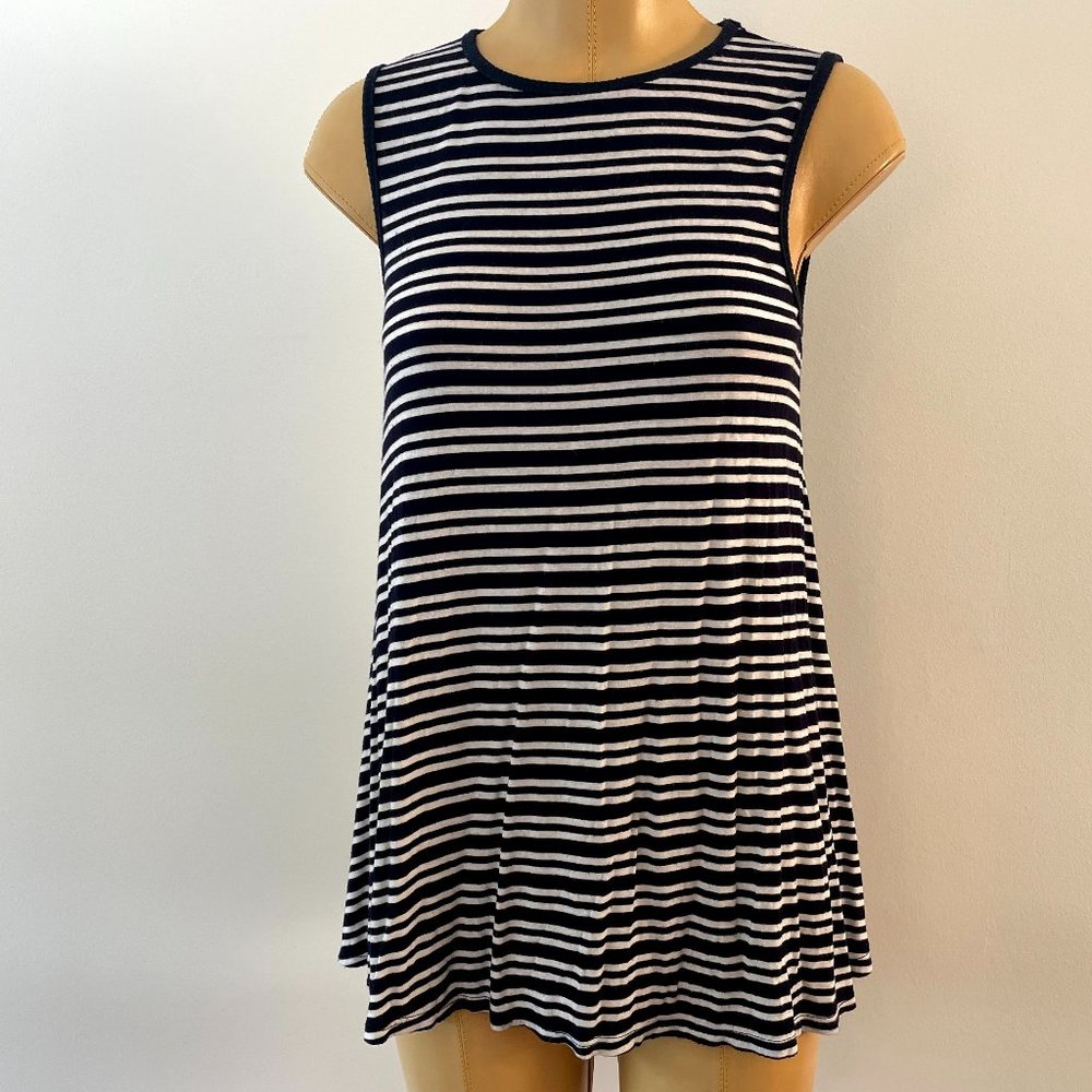 Stretchy Flowy Swing Sleeveless Shirt